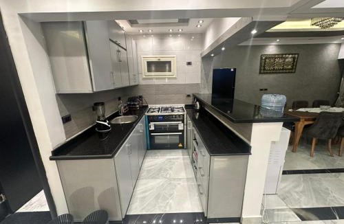 Heliopolis House | Grand Oasis Rooms