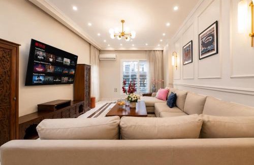 Qasr an-Nil Apartment | High-Ceiling Iconic khan Walk to Tahrir & AUC