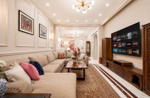 Qasr an-Nil Apartment | High-Ceiling Iconic khan Walk to Tahrir & AUC