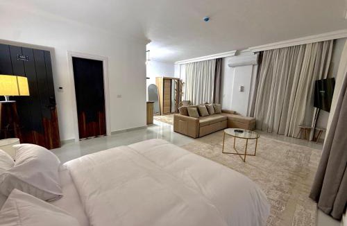 Ash-Shruq Hotel | HotteLy Suites - New Cairo - PooL &Gym access