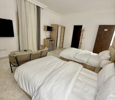 Ash-Shruq Hotel | HotteLy Suites - New Cairo - PooL &Gym access