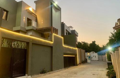 Sheikh Zayed City Villa | Iconic villa Five stars 2minitues from Gem and Pyramids