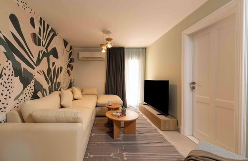 Shurtah al-Dakhlah Apartment | Kennah Chill & Swim | 1BR with Pool, October City