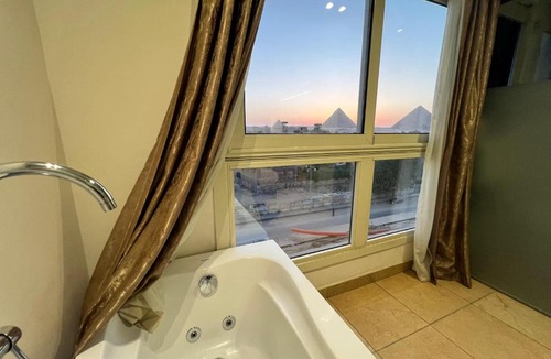 Kafrat al Jabal Hotel | King Khafren Pyramids View