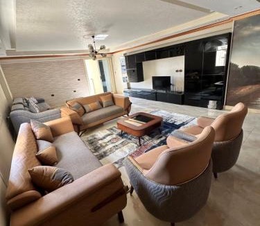 Heliopolis House | King Palace Master Rooms