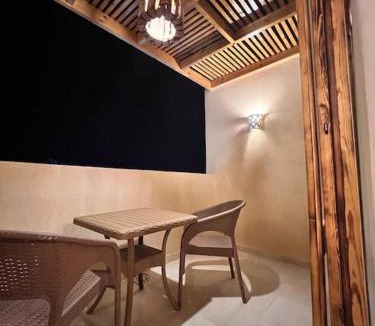 Sheraton Road -Sakkala Apartment | Komfortowy apartament na dachu w sercu miasta
