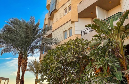 Al Mamsha El Seyahi Apartment | Luxurious apartment with a stunning sea view