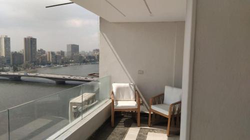 Al Manial Apartment | Luxurious Modern Flat with Nile & Pyramids View