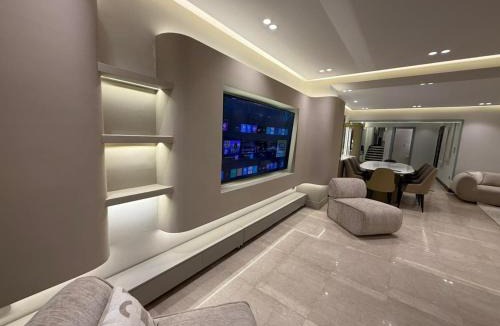 Al Manial Apartment | Luxurious Modern Flat with Nile & Pyramids View