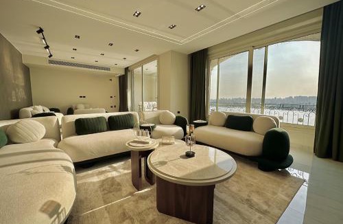 Cairo Apartment | Luxury 3 Master Bedrooms Nile& Pyramids open View