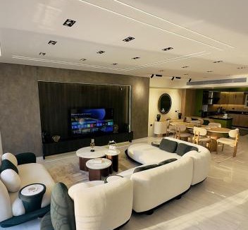 Cairo Apartment | Luxury 3 Master Bedrooms Nile& Pyramids open View