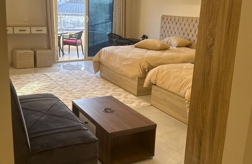 Oula Bed & Breakfast | Luxury Deluxe Suite at Great Pyramid View Hotel with Private Balcony