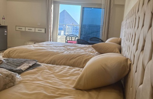 Oula Bed & Breakfast | Luxury Deluxe Suite at Great Pyramid View Hotel with Private Balcony