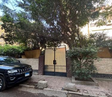Taqseem Laselky Apartment | Maadi Villa Vibes with Private Garden and Entrance