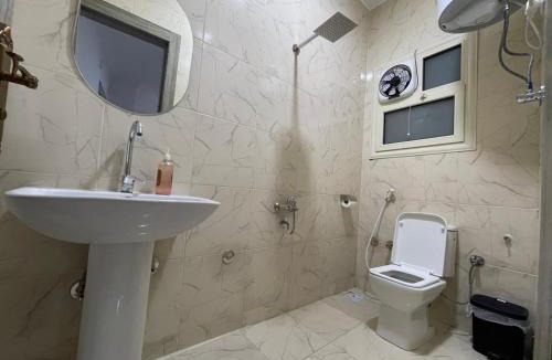 Giza House | Merit Pyramids View