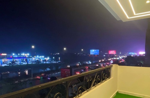 Pyramids Gardens Apartment | Modern 3BR Minutes to Pyramids & GEM