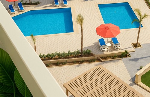 Al-Manasrah Ski Chalet | Modern Chalet in Port Said with Stunning City and Garden Views