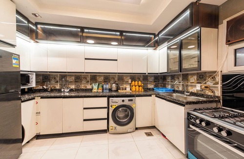 Al-'Umraniyah Apartment | Modern Chic Apartment Mohandiseen Central