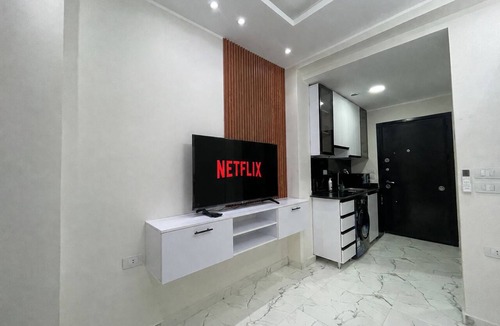 Sakkala Apartment | Modern High-Floor studio Sea Views 2 pools Stone Heights Resort