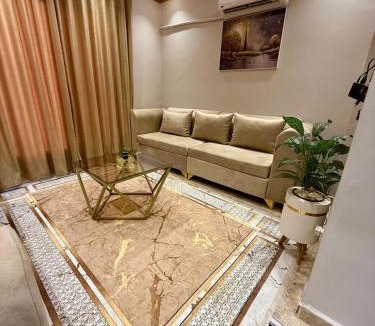 Pyramids Gardens Apartment | Modern Rooftop Suite Close to the Pyramids, Fully Equipped