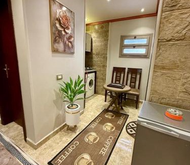Pyramids Gardens Apartment | Modern Rooftop Suite Close to the Pyramids, Fully Equipped