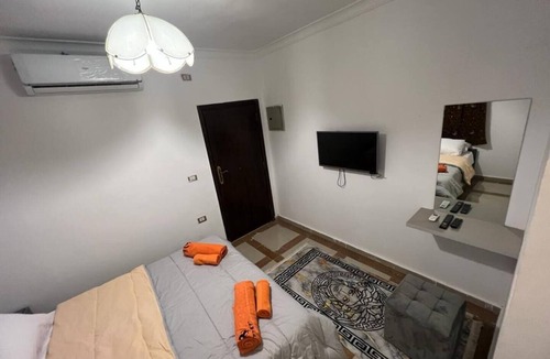 Al Haram Hotel | NEAR THE PYRAMIDS INN 5 minutes from the Great Pyramids of Giza & Sphinx!
