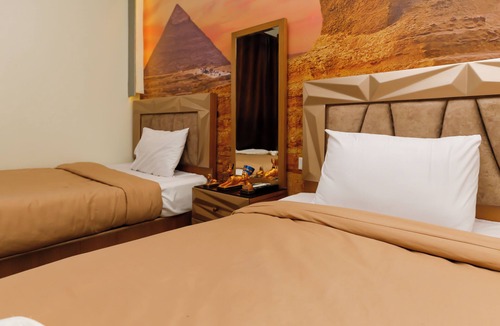 Giza Hotel | Nefertiti pyramids