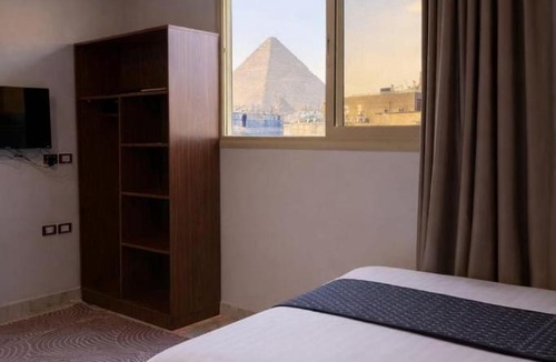 Giza Hostel | New Villa Hathor pyramids view