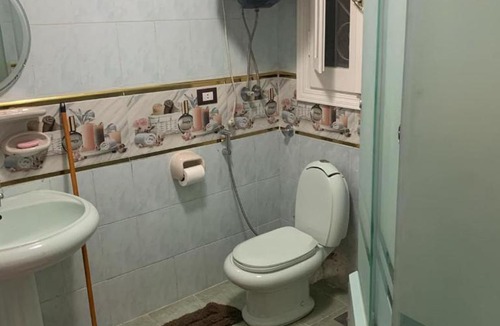 Ar-Raml 1 House | Nice Modern airconditioned flat in a luxurious building, Flat screen TV, Free Wi-Fi, balcony in the heart of Alexandria