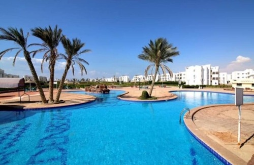 Ras Sudar Apartment | normal view of the chalet swimming pooln