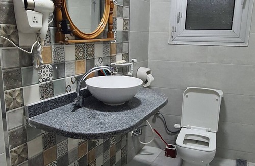 Al-Muntazah Apartment | One Minute To The Sea-Asafra Beach Fast WiFi - AC - Family Friendly