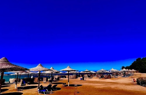 Al Ahyaa Apartment | Peaceful 2-bedroom apartment with private beach access