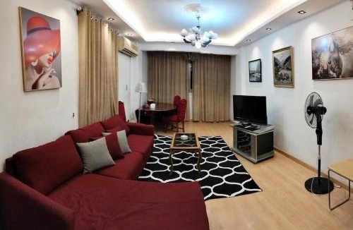Al Duqqi Apartment | Private home, GYM , 3rd floor by stairs