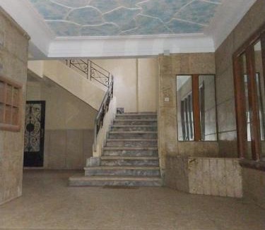 Al Duqqi Apartment | Private home, GYM , 3rd floor by stairs