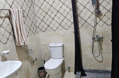 Al Ahyaa Apartment | Quiet Apartment for 4, Pool View Balcony, 3 Min from Beach