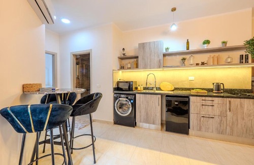 Al Ahyaa Apartment | Resort Apt with 6 Pools Near Gouna