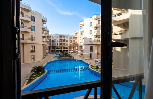Al Ahyaa Apartment | Resort Apt with 6 Pools Near Gouna