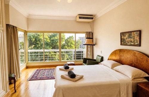 Al Duqqi Apartment | Royal Retreat in Dokki Spacious with Nile View