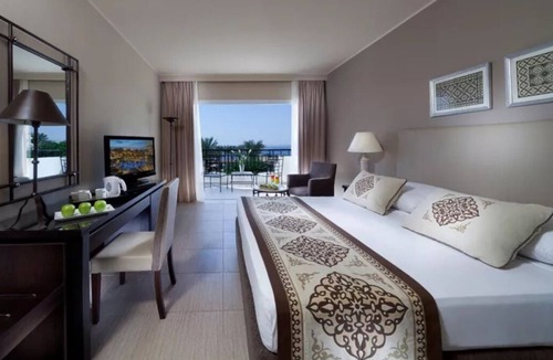El Hadaba Hotel | Seaside Resort l Poolside Fun, Stunning Views, Wellness Spa & Nearby Reef Diving