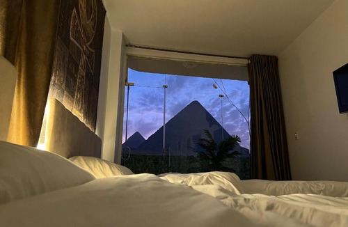Al Haram Apartment | Sola Pyramids View