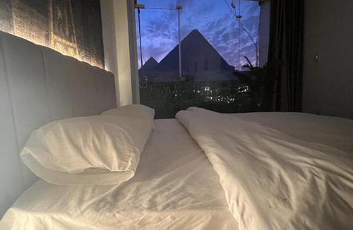 Al Haram Apartment | Sola Pyramids View