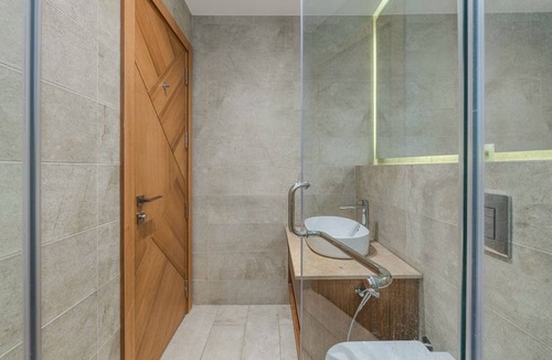 Al-Khalifa Apartment | Spacious 3-bedroom apartment in fabulous Cairo with AC and gym
