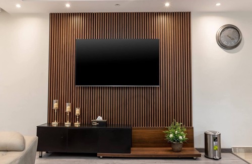 Agouza Apartment | Spacious 3-bedroom apartment in beautiful Giza Governorate with AC