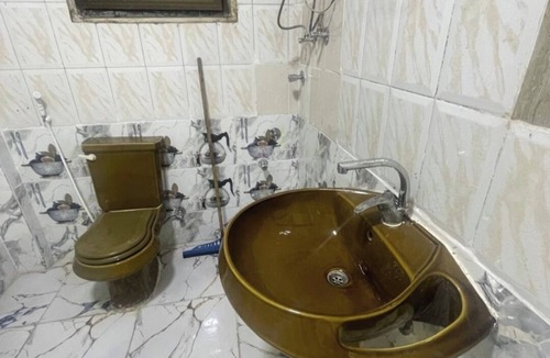 Al-'Umraniyah Apartment | Spacious 5-bedroom apartment with AC in peaceful Giza