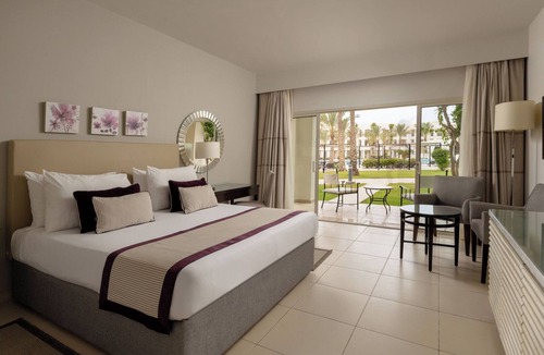 Zawiyat Sidi Musa Hotel | Stylish Ground Floor Room 3 Min Away from Almaza's Golden Sands - Free Breakfast
