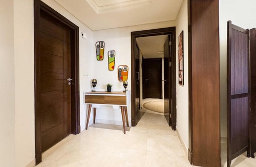 Al-Khalifa Apartment | Sunny Hills 3 - Modern & Elegant Retreat