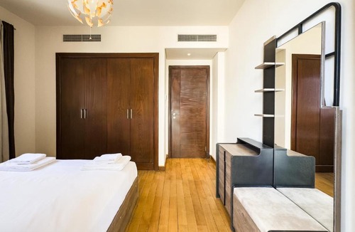 Al-Khalifa Apartment | Sunny Hills 3 - Modern & Elegant Retreat