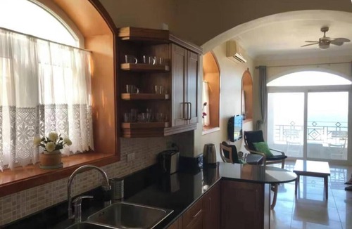 Village Road Apartment | Sunny Seaside Retreat in Hurghada