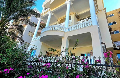 Al Ahyaa Villa | The White Lions Luxury Sea View Villa Sleeps 7 Breakfast Airport Transfer