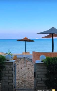 شاليه علي البحر صف أول بحديقة خاصة بمنتجع براس سدر Chalet direct Sea View Ras Sudr in Ras Sedr